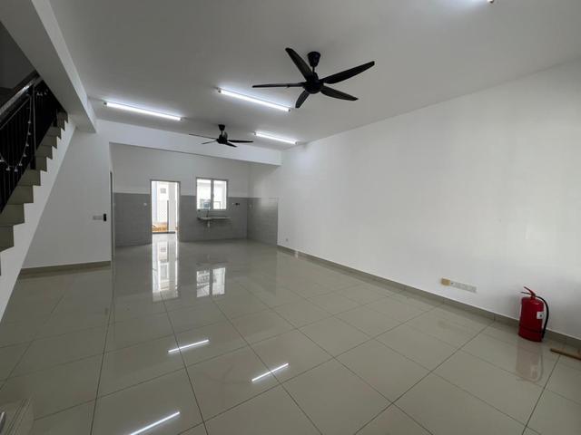 Starling Double Storey House 3 RoomFor RentBandar Rimbayu