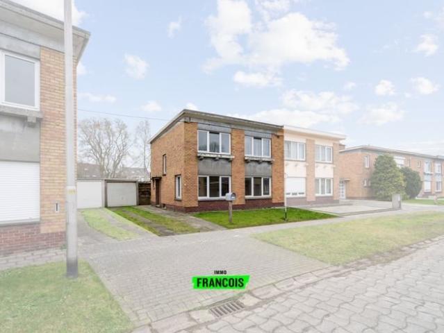 STARTING PRICE | Spacious house with lots of renovation pot…