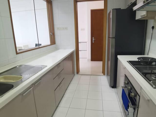 Starville Common room at kembangan MRT for rent