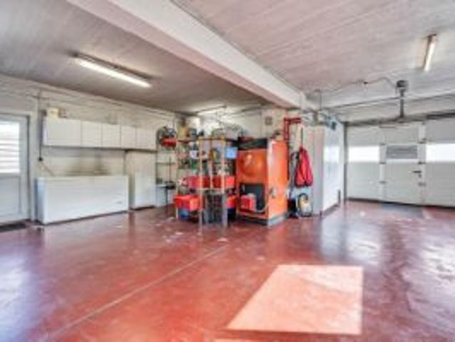Stasegem ! Woning met grote winkelruimte/praktijkruimte +.