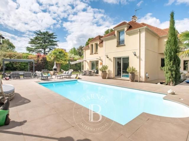 Sté BARNES Bougival Hauteurs Calme 5 6 Chambres Piscine Parcelle 1 500 m² DPE B