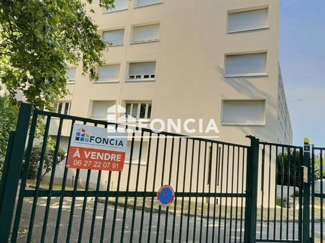 STE FOY LES LYON, T2 avec cave et parking