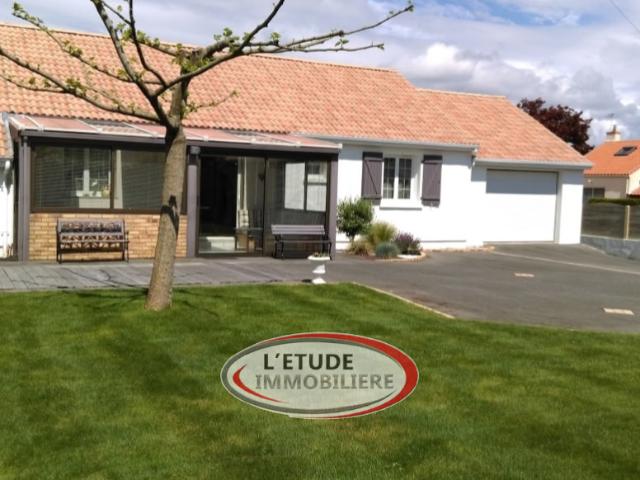 STE PAZANNE BOURG: plain pied 127 m2, 4 chambres, 2 garages, terrasse et dépendance sur 791 m2 de parcelle !
