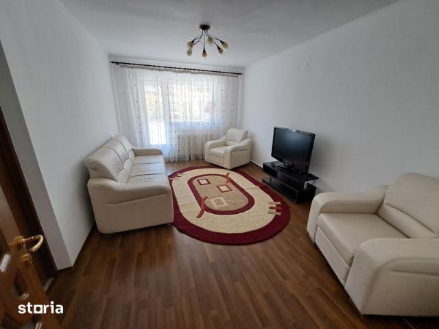 Stefan cel Mare, inchiriez ap 3 camere decomandat+terasa +loc parcare