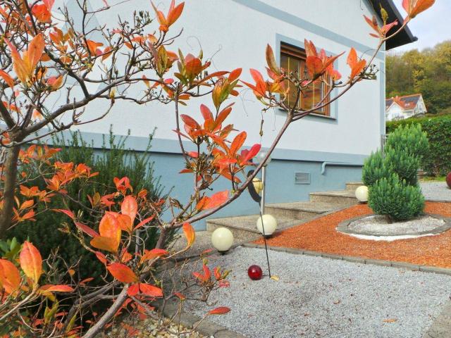 Steirisches Vulkanland, Familienidylle in sonniger Lage 2 Wohneinheiten,Garten und 3 Garagen