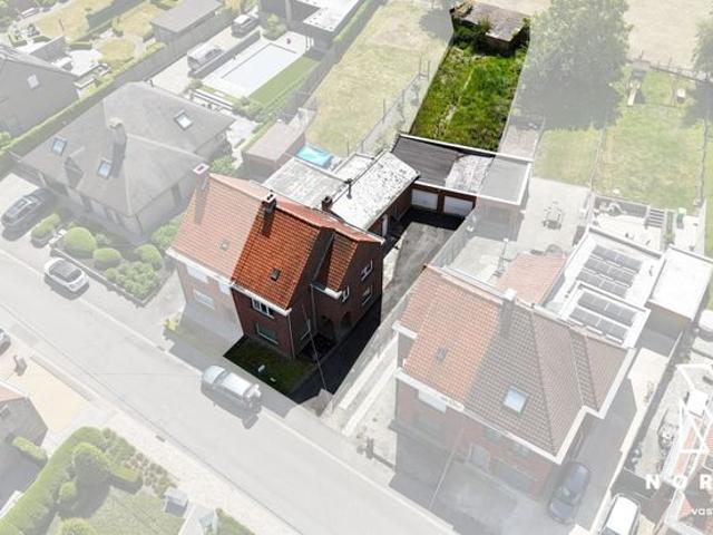 Sterke woning met mogelijks 5 kamers, 2 garages op 473 m²