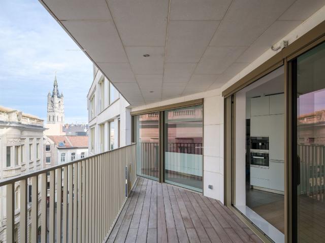 Stijlvol en luxueus tweeslaapkamerappartement met ruim terras aan de Kouter