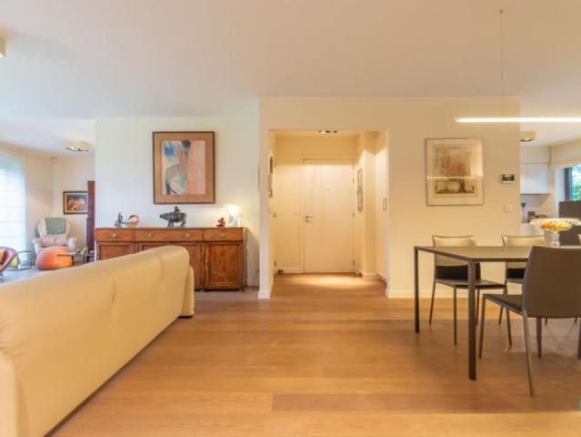 Stijlvol gelijkvloers appartement in zeer groene omgeving