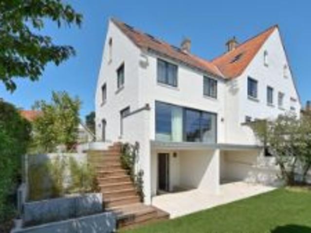 Stijlvol gerenoveerde koppelwoning in Duinbergen