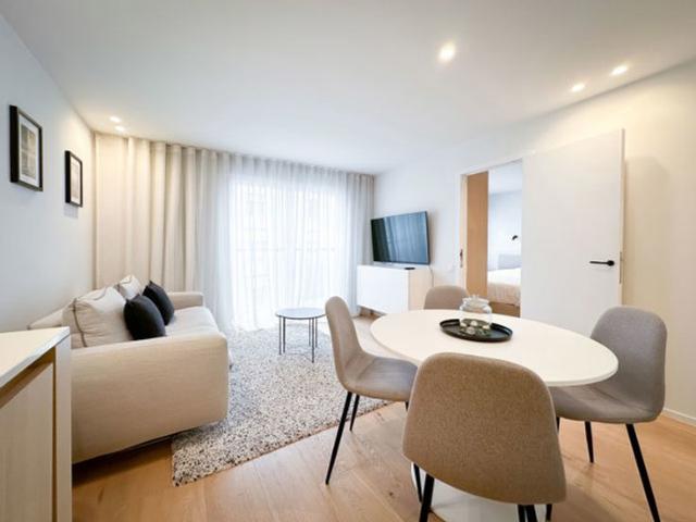 Stijlvol ingericht appartement, gelegen vlakbij de Zeedijk.