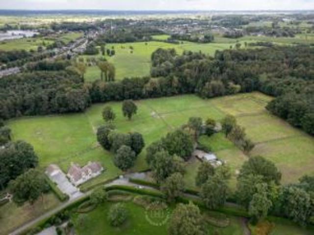 Stijlvol landhuis op circa 4 hectare met paardenstalling