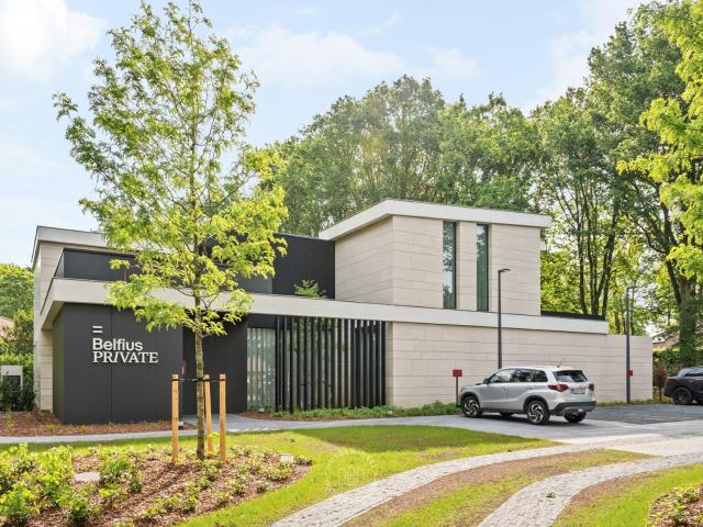 Stijlvol nieuwbouwappartement boven private office | Huysewinkel