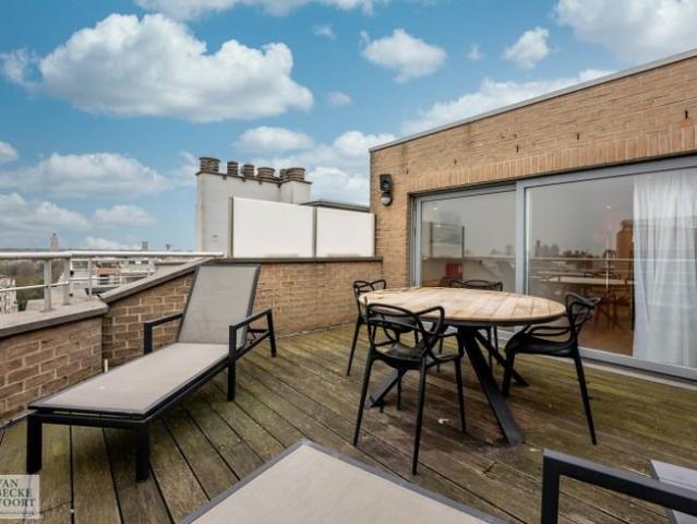Stijlvol penthouse met zijdelings zeezicht