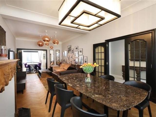 Stijlvol recent gerenoveerd herenhuis met 4 slaapkamers én g
