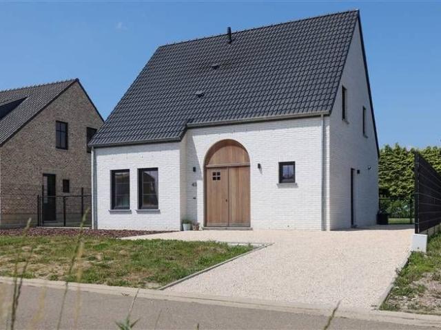 Stijlvolle nieuwbouwwoning met 3 slaapkamers op een zonnig p