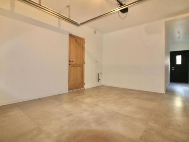 Stijlvolle gerenoveerde woning met 4 slpk, 2 badkamers met garage, tuin en terras voor 1.275 EUR/lmnd