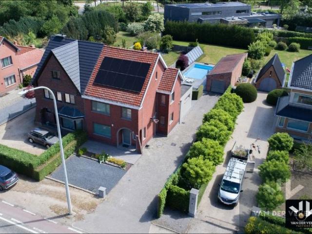 STIJLVOLLE HOB MET MODERN COMFORT EN ZWEMBAD