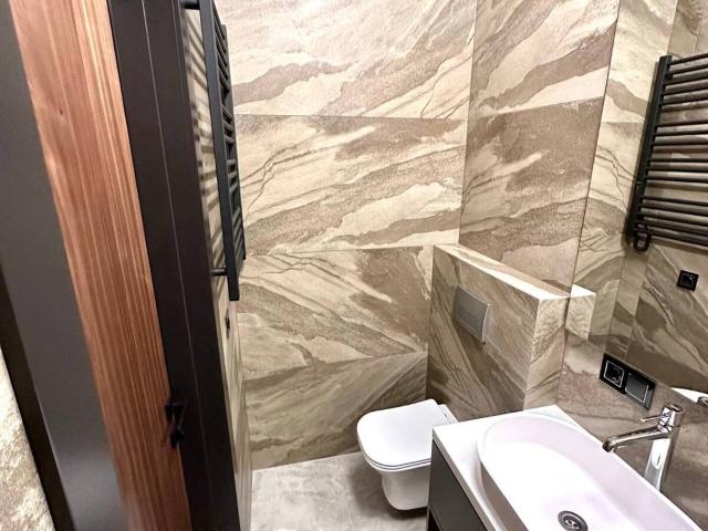 Стильний Таунхаус в містечку «Золоті ключі»