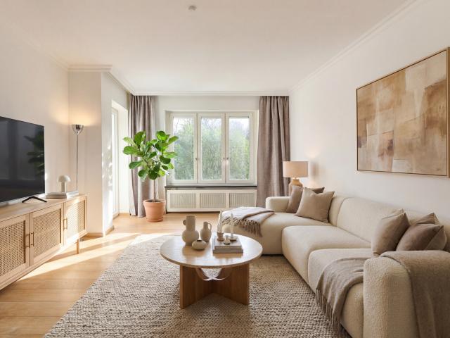 Stil und Charme: Reizendes Stadtdomizil mit Balkon in feinster Bogenhauser Lage
