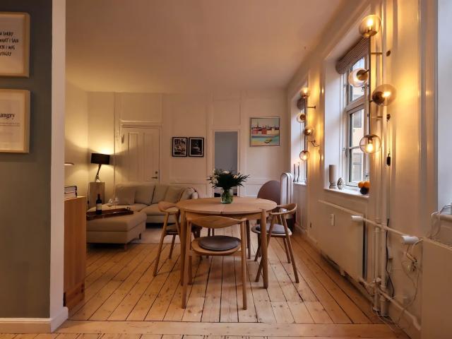 Stilfuld, moderne lejlighed i Nyhavn