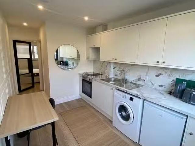 Stillorgan, Blackrock, Stillorgan, Co. Dublin is for rent