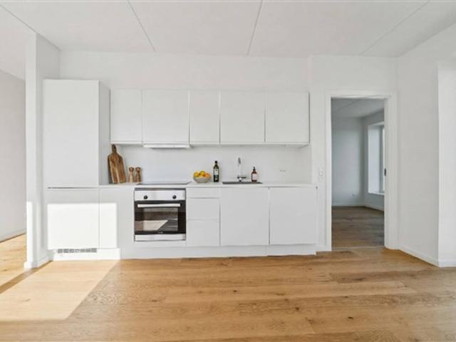 Stilren lejlighed i attraktive Ørestad Syd med altan, København S, København