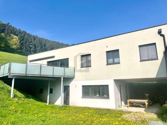STILVOLL UND REPRÄSENTATIV MIT SONNIGEM GARTEN & TOP AUSSTATTUNG