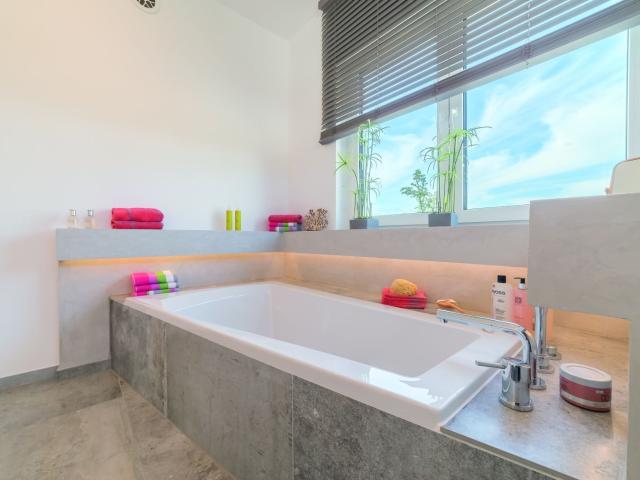 Stilvoll Wohnen: Einzigartiges Einfamilienhaus im zeitlosen Bauhaus Design