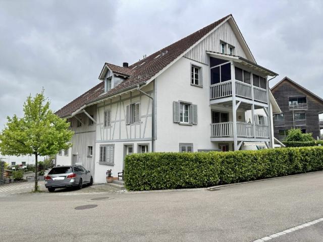Stilvoll wohnen in Rümlang! Lichtdurchflutete Maisonette mit Charme