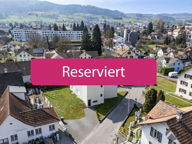 RESERVIERT Stilvoll leben über den Dächern – Dachgeschosswohnung in