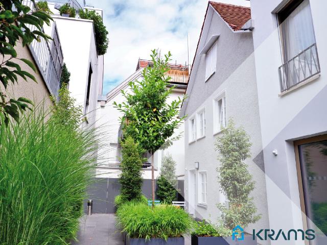 Stilvoll möbliertes Paar oder Einzelzimmer in großzügiger 4er WG im Herzen von Reutlingen!