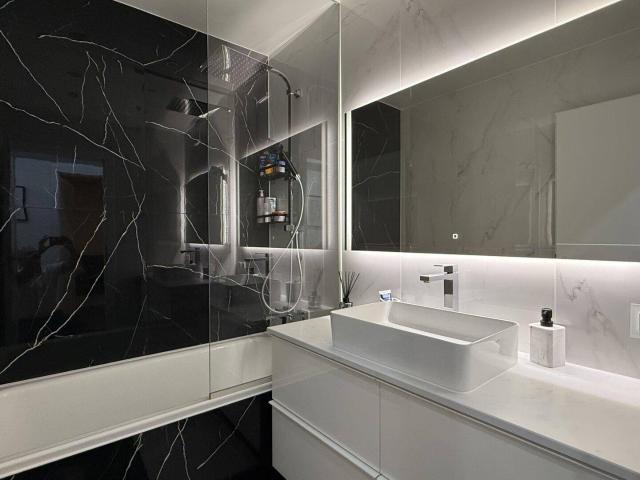 „Stilvoll & modern: komplett sanierte Eigentumswohnung mit Loggia ins Grüne“ | ZELLMANN IMMOBILIEN