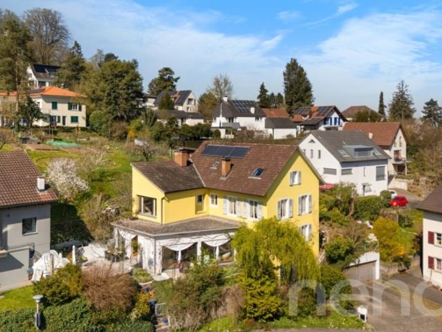 Stilvoll renoviertes Zweifamilienhaus an zentrumsnaher Lage