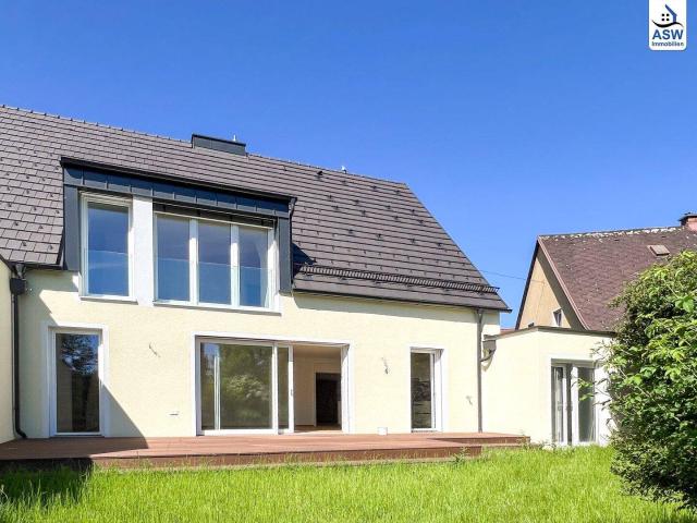 Stilvoll sanierte Doppelhaushälfte mit ca. 130 m2 und großem Garten in Linz/Keferfeld