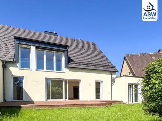 Stilvoll sanierte Doppelhaushälfte mit ca. 130 m2 und großem Garten in Linz/Keferfeld