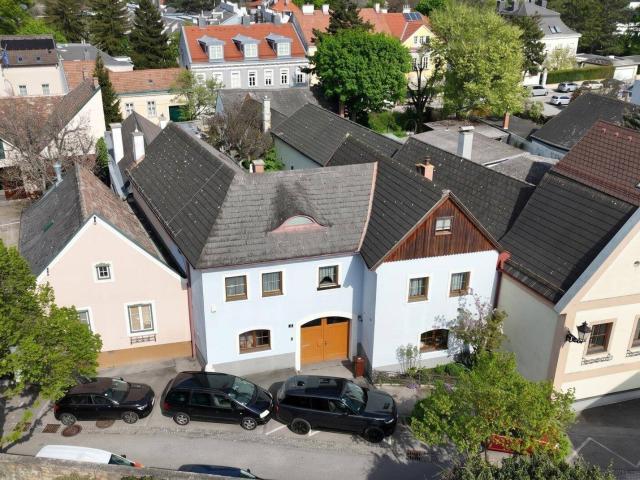 STILVOLL SANIERTES ALTSTADTHAUS MIT GARTEN UND SELTENHEITSWERT IN ABSOLUTER ZENTRUMSLAGE VON PERCHTOLDSDORF ZU KAUFEN!