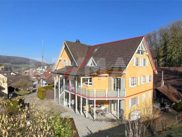 Stilvolle 3.5 Zimmer Wohnung mit Galerie, viel Platz und Weitblick ins Grüne in Buus zu verkaufen