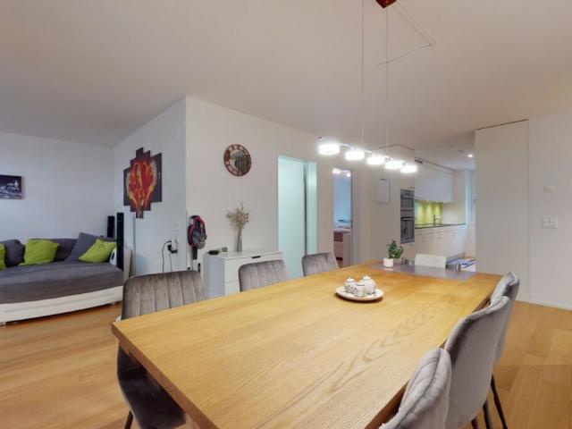 Stilvolle 3.5 Zimmer Wohnung mit Loggia