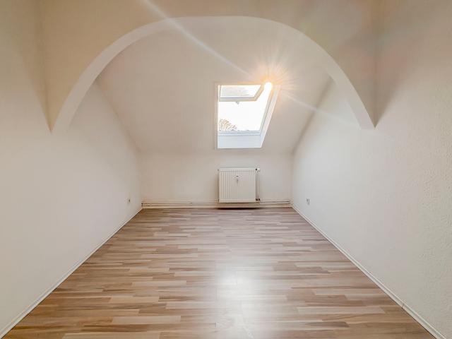 Stilvolle 3 Zimmer Dachgeschosswohnung mit Charakter in Frankfurt Bonames » Wohnungen, Häuser, Apartments zur Miete