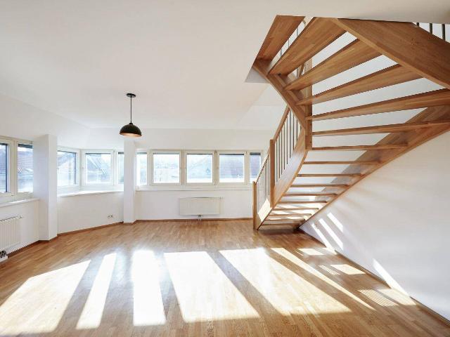 Stilvolle 3 Zimmer Maisonette mit Galerie und herrlichem Ausblick – Ruhelage im 16. Bezirk