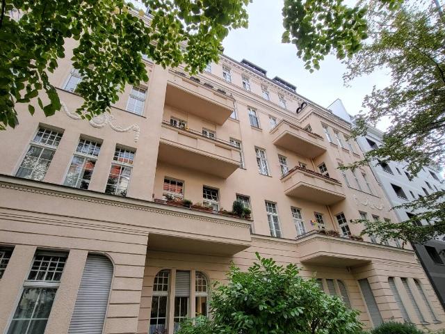 Stilvolle 2 Zimmer Altbauwohnung mit Designbad und Balkon in Toplage Wilmersdorf