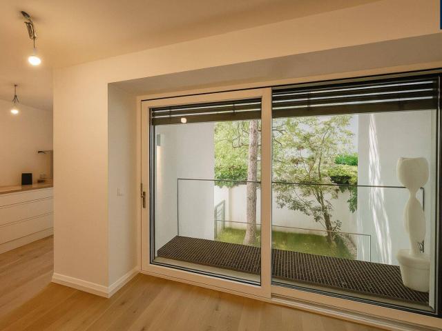 Stilvolle 2 Etagen Designerwohnung mit Garten, Atrium & Terrasse – perfekt für Paare & Homeoffice