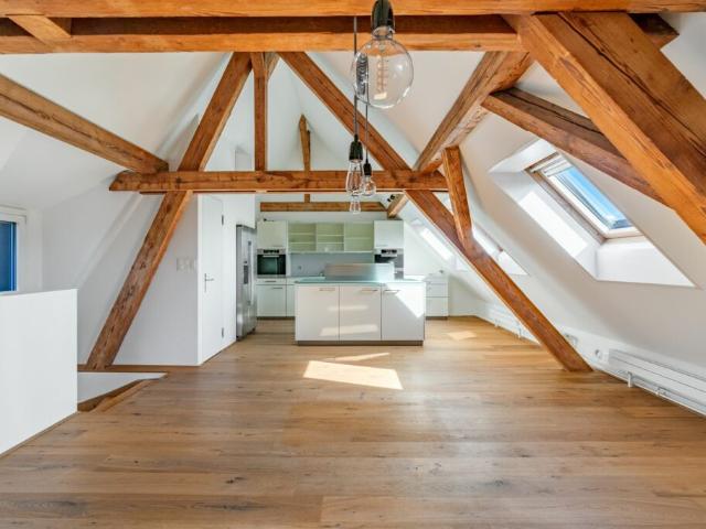 Stilvolle 4.5 Zimmer Maisonette Dachwohnung mit viel Charme