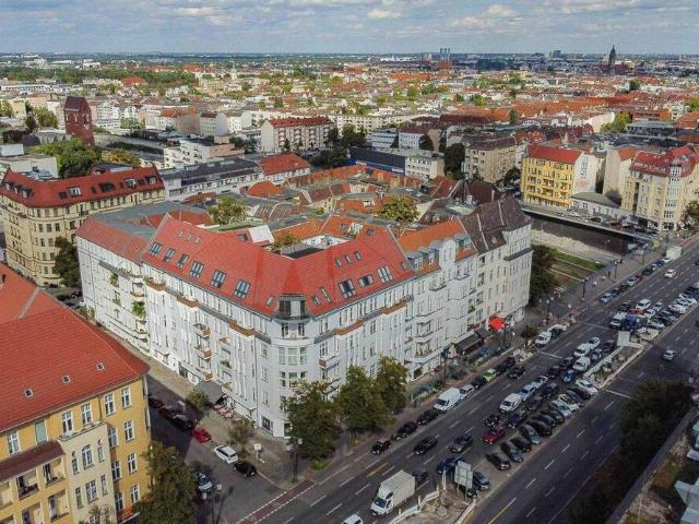 Stilvolle 4 Zimmer Erdgeschosswohnung mit Gartenfläche im Herzen Berlins 2019 modernisiert
