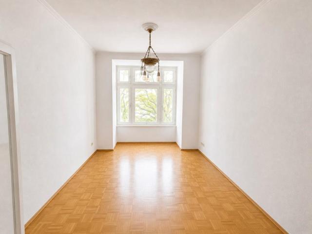 Stilvolle Altbauwohnung mit Balkon, Terrasse und Garten