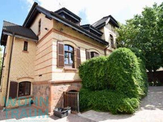 Stilvolle Backsteinvilla mit Geschichte ruhig gelegen, ideal für Familien & Investoren