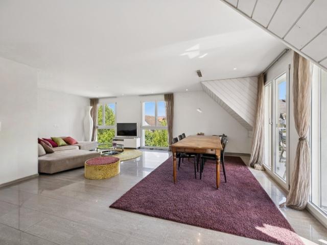 Stilvolle, grosszügige Maisonette mit Weitblick und Galerie