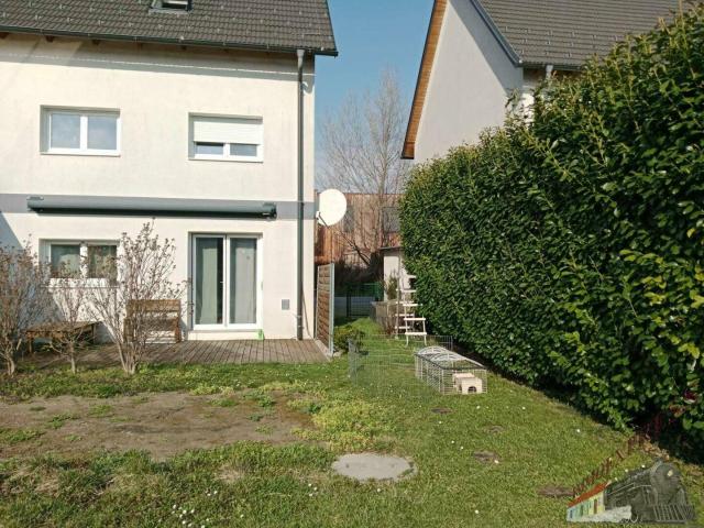 Stilvolle Doppelhaushälfte mit kleinem Garten und 2 PKW Stellplätzen in Traiskirchen wartet auf Sie!