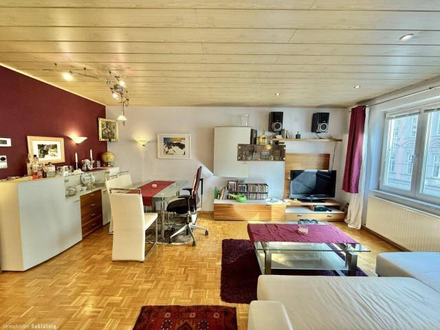 Stilvolle Etagenwohnung mit großzügiger Garage: ca. 78 m2 WFL ca. 54 m2 Garage mit 3 Stellplätzen optional
