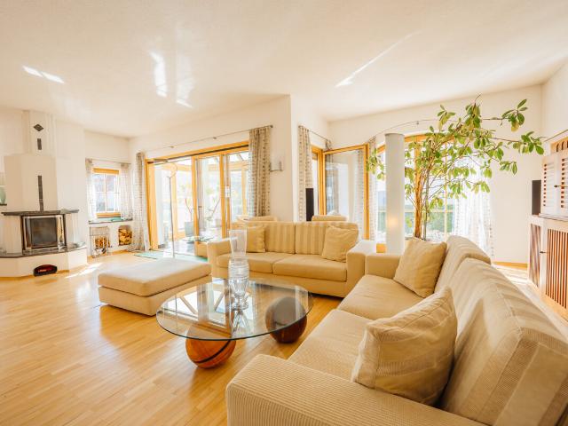 Stilvolle Landhausvilla mit Spa und Gartenidylle